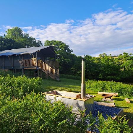Brackenhill Glamping - Safari Tent With Hot Tub - Sleeps 6 アイビーブリッジ エクステリア 写真