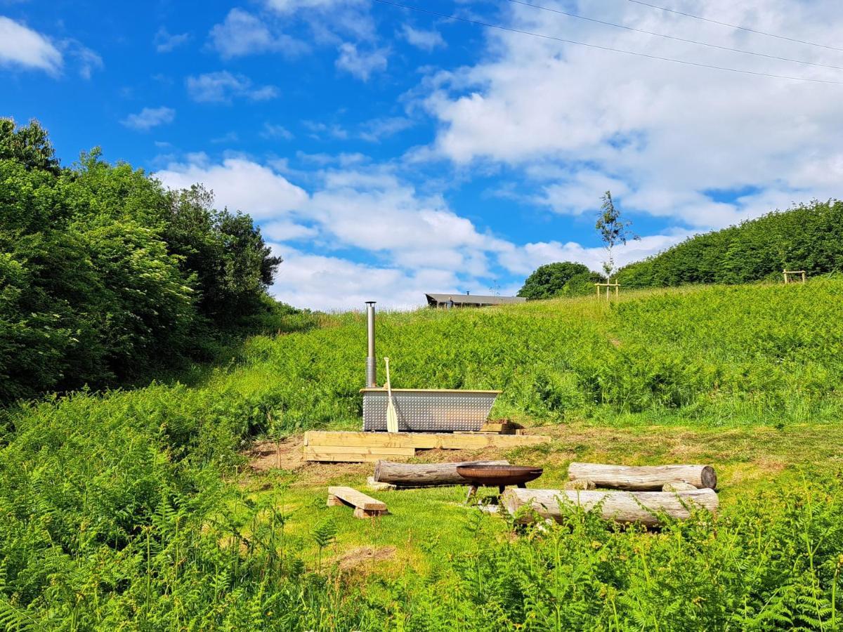 Brackenhill Glamping - Safari Tent With Hot Tub - Sleeps 6 アイビーブリッジ エクステリア 写真